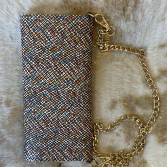 Tri-fold leather wallet with strap crossbody and wristlet - Picture 3 of 8